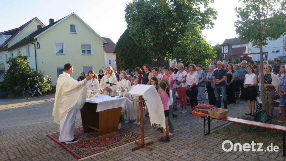Die Hiltersdorfer feiern Patrozinium ihrer Dorfkapelle, die dem heiligen Johannes geweiht ist. Bild: Christine Schwarz/exb