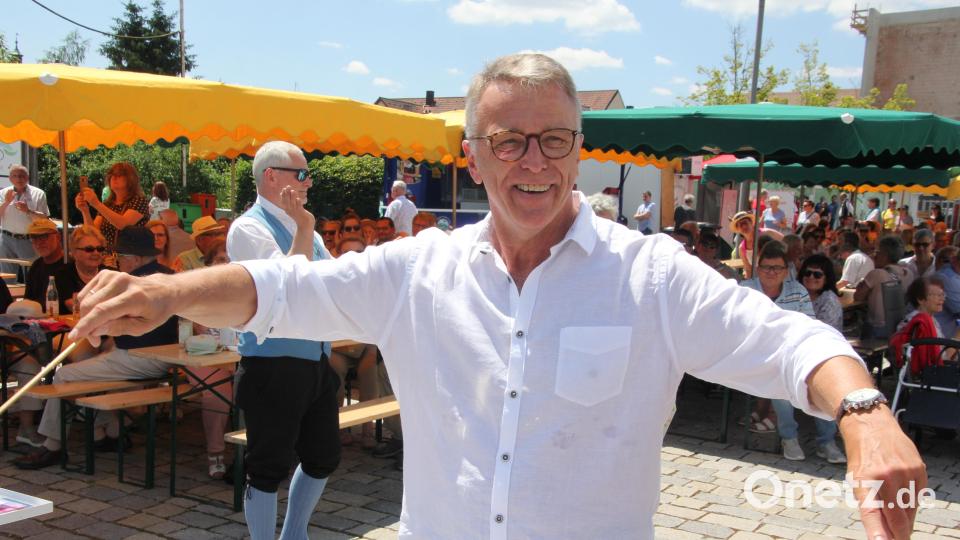 Das Kult- und Pflichtlied &quot;Böhmischer Traum&quot; durfte Bürgermeister Franz Stahl dirigieren. Bild: kro