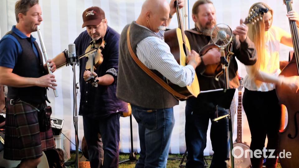 Die Factoria Session Band spielt auch irische, schottische und keltische Klängen. Am 26. Juli ist sie bei der Serenade im Pfarrgarten zu Gast. Archivbild: wlr