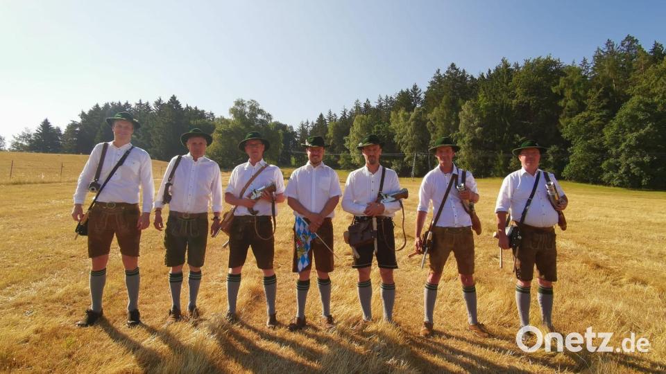 Die Johannisbergschützen böllerten das Bergfest an. Bild: gri