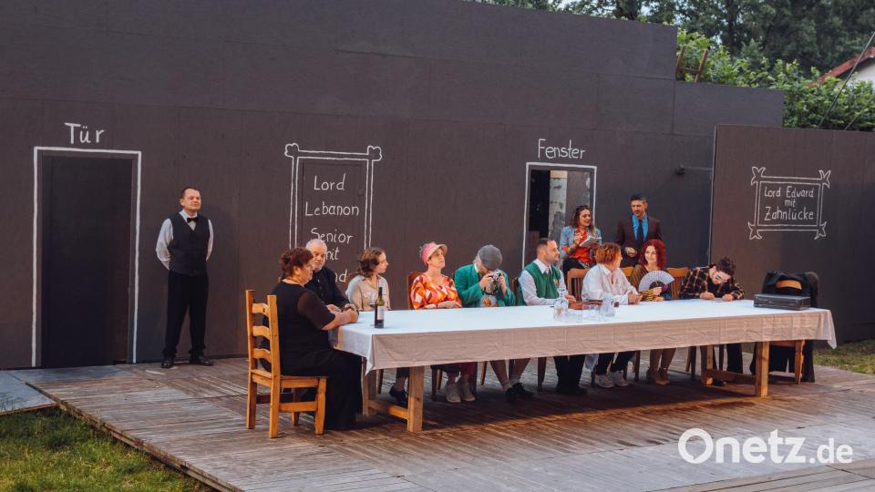 Die Freilichtbühne Bärnau wird zum Tatort. Die Bärnauer Theaterleute zeigen dort die Krimi-Komödie „Das indische Tuch“. Premiere ist am Freitag, 30. Juni. Es gibt drei weitere Aufführungstermine. Bild: Susanne Forster