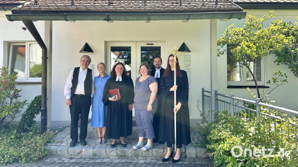 Dr. Jutta Sperber (Mitte) mit Pfarrer Stefan Fischer bei ihrer Verabschiedung in Hirschau Bild: wku