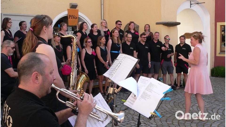 Open-Air-Konzert von LuhKulTour mit den Sängern von „Pilsen Voice“ (PiVo) Bild: mh
