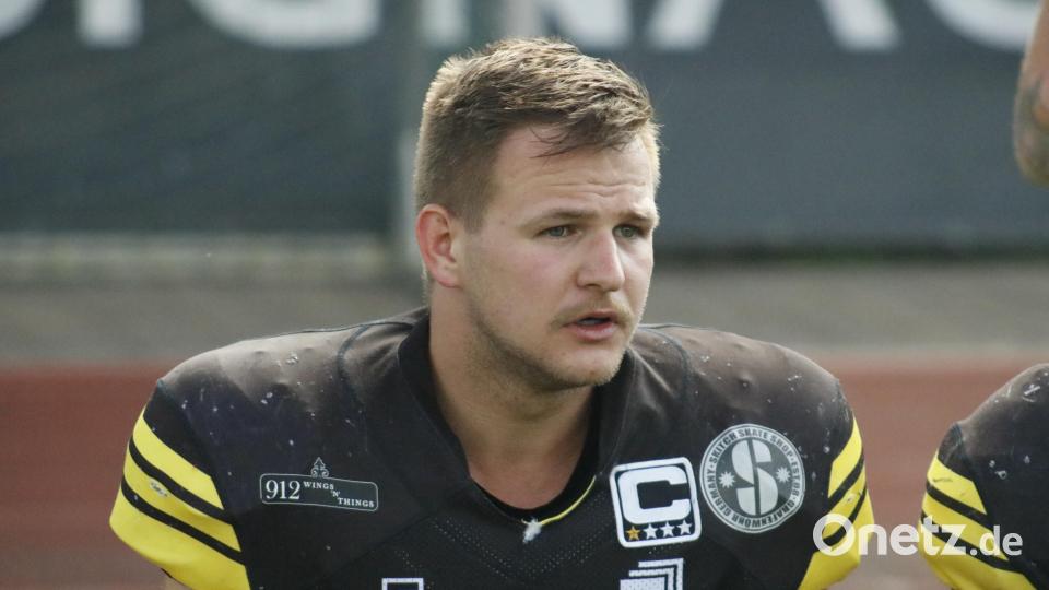 Linebacker Andreas Holzner hielt es trotz Verletzung nicht auf der Tribüne. Bild: Michael Sandner/Amberg Mad Bulldogs