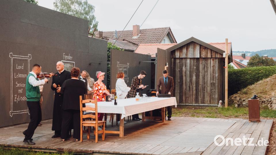 Der Bärnauer Kultur- und Festspielverein zeigt heuer die Kriminalkomödie &quot;Das indische Tuch&quot; von Edgar Wallace auf der Freilichtbühne im Klostergarten. Die Proben sind in der Endphase. Bild: Susanne Forster