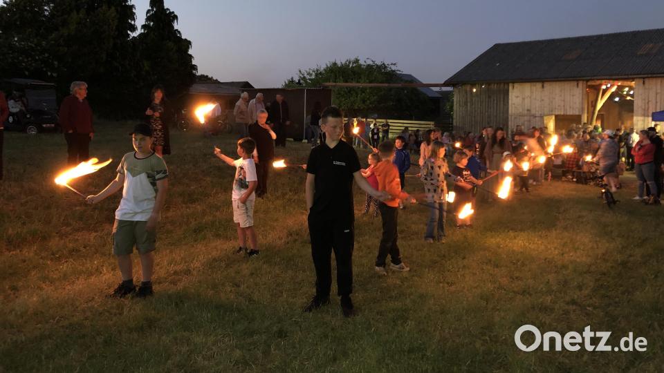 Stolz trugen die Kinder ihre Fackeln. Sie hatten lange darauf gewartet. Bild: rpp
