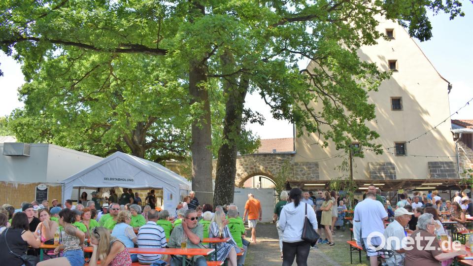 Zum zwei-tägigen Fischerfest des Fischereivereins Grafenwöhr kamen viele Gäste. Bild: rgr