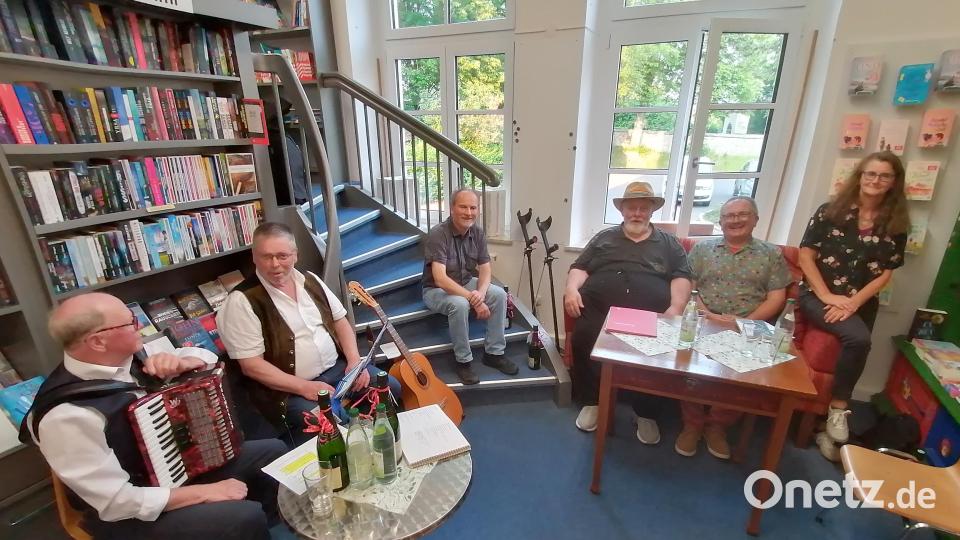 Die St.-Peter-Buchhandlung und die SPD Tirschenreuth hatten zu einem Vorleseabend unter dem Motto „Lese-Kultur“ geladen. Bild: Prauschke/exb