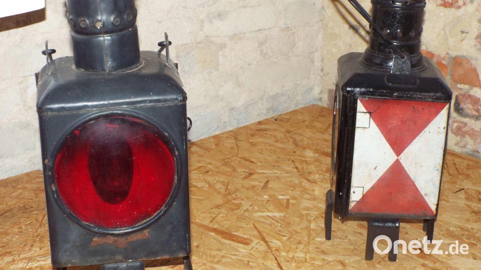 100 Jahre alt sind die Zug-Schlussleuchten, die mit Petroleum bedient werden. Eine eigene Berufsbezeichnung gab es dafür, den &quot;Lampisten&quot;. Bild: e