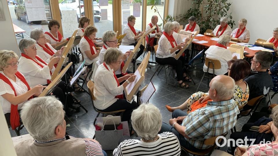 Eine Stunde unterhielt der Förderkreis die Gäste des SErenadenauftakts Bild: adj