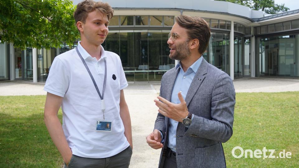 Julian Engel (links), Sohn von BHS-Chef Lars Engel, und Severin Hirmer, Projektleiter bei der Luce-Stiftung, sind die Mitorganisatoren des &quot;denk-summit&quot; mit dem Start-up-Wettbewerb als Highlight. Bild: jut