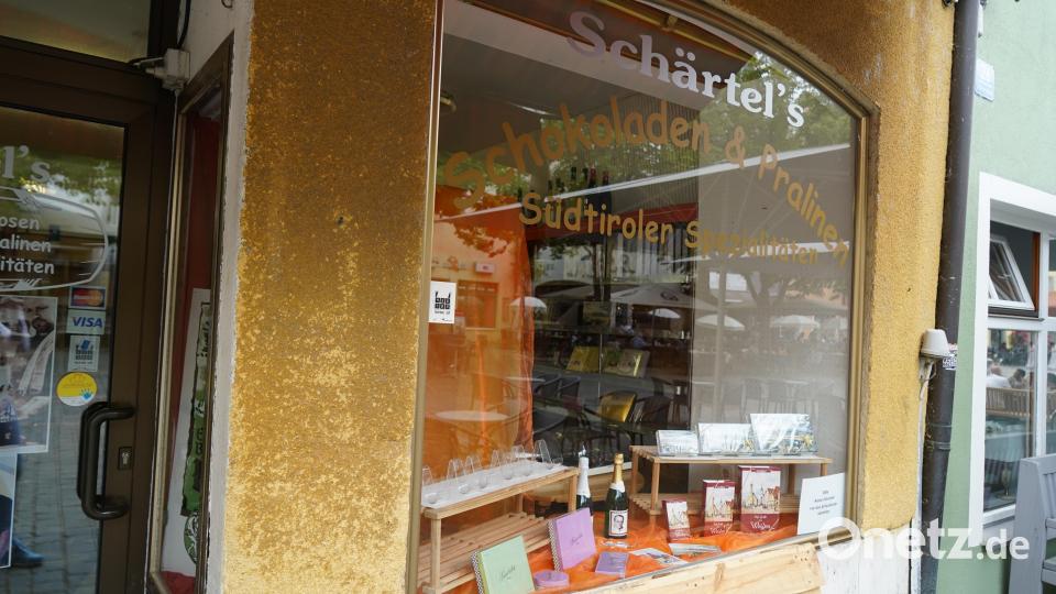 Die Auslage ist fein, das Schaufenster dagegen pure Nostalgie. Bild: Laura Fröhler