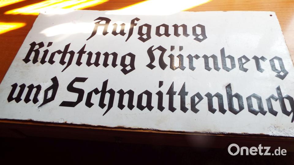 So war mal der Aufgang am Amberger Bahnhof &quot;Aufgang nach Nürnberg und Schnaittenbach&quot; beschildert. Bild: e