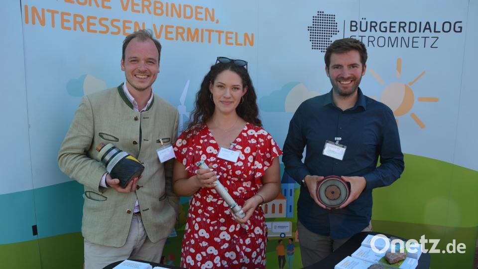 Die Vertreter des „Bürgerdialogs Stromnetz“ mit (von links) Kilian Harbauer, Alena Richter und Kevin Tinnes. Bild: jr