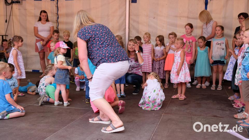 Auch die Kids der Kindertagesstätte imponieren mit Spiel- und Gesangseinlagen Bild: do