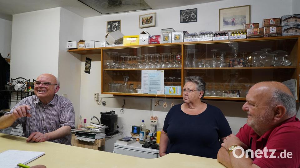 Die Theke im Hinterzimmer aus dem Jahr 1959 war bis 1984 ein Stehausschank im Geschäft der Schärtels. Bild: Laura Fröhler