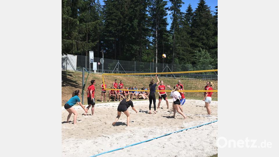 Voll konzentriert erwarten die Gegenspieler den Ballangriff. Bild: cro