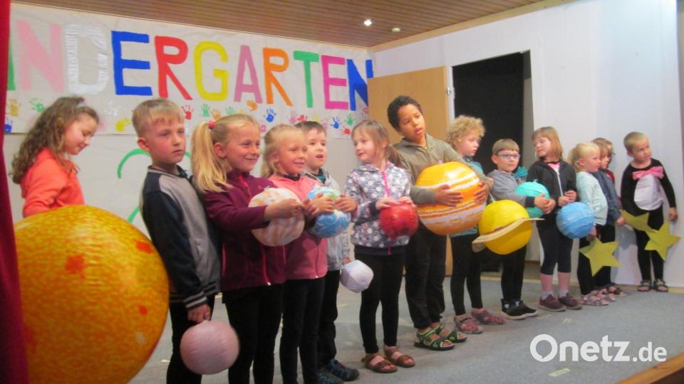 Die schlauen Füchse zeigen hier was sie zum Thema Planeten im letzten Jahr alles gelernt haben. Bild: cro