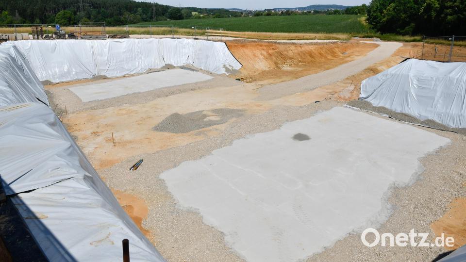 Die Baugrube wächst. Bild: Petra Hartl