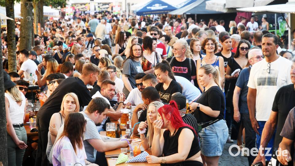 Weiden feiert auch dieses Jahr wieder sein Bürgerfest. Geboten sind rund 15 Musikgruppen auf 6 Bühnen, 65 Anbieter aller Art und viele verschiedene Aktionen. Auch eine Warm-Up-Party wird es wieder geben. Archivbild: Gabi Schönberger