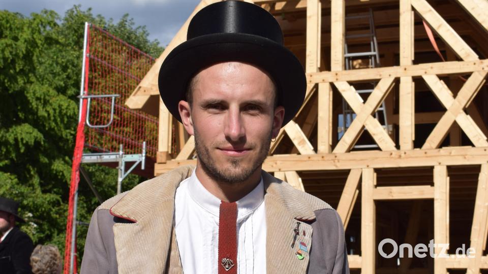 „Vor drei Jahren hatten wir eine Idee und jetzt stehen hier Häuser“, freute sich Steinmetz Andreas Mann, einer der Ideengeber des Projekts. Bild: szl