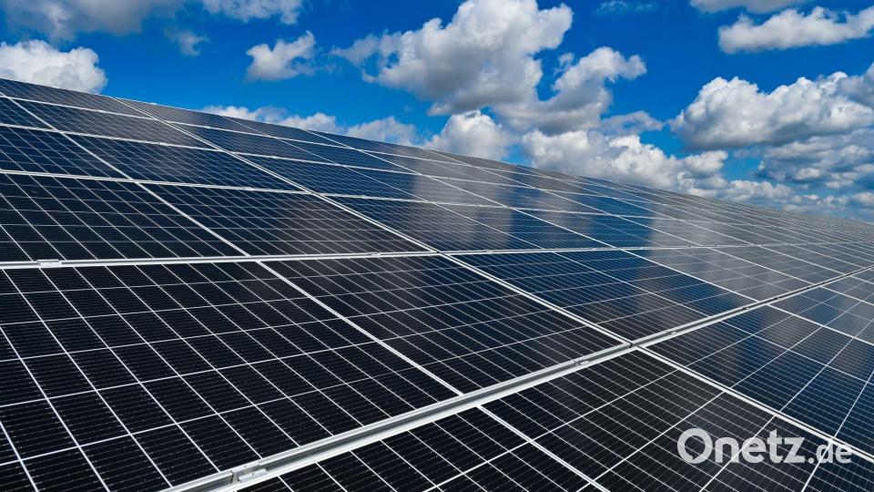 Der Solarpark Kalkhäusl III“ mit 748 Kilowatt/Peak soll demnächst ans Netz gehen. Symbolbild: Patrick Pleul