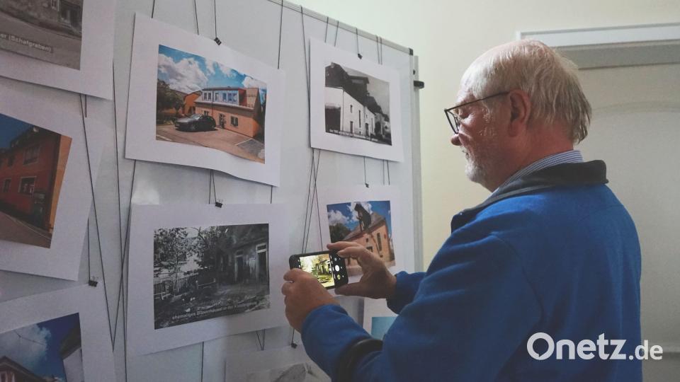 In einer Ausstellung weckten alte Fotos das Interesse der Besucher. Bild: abi