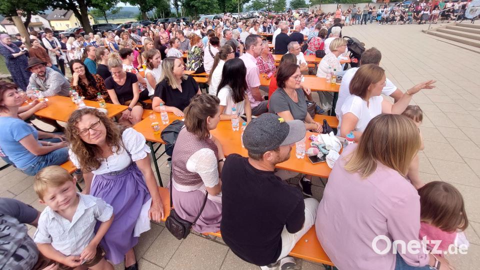 Viele Angehörige sind gekommen, um das Jubiläumsfest mitzufeiern. Bild: jua