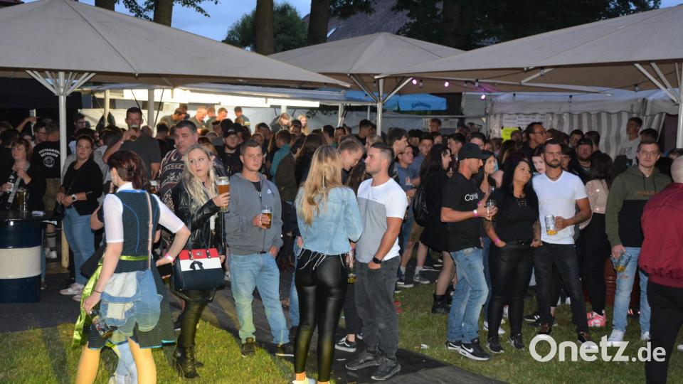 Schon gegen 21.30 Uhr war der Besucherandrang enorm. Bild: jr