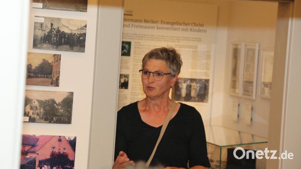 Museumsführerin Barbara Wenisch brachte mit viel Detailwissen das Leben der Resl von Konnersreuth und ihr Wirken näher. Bild: rpp
