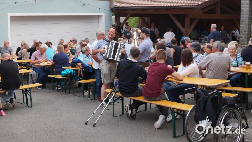 Die "Bockadn" unterhielten die Gäste im Fuchsn-Hof Bild: wel