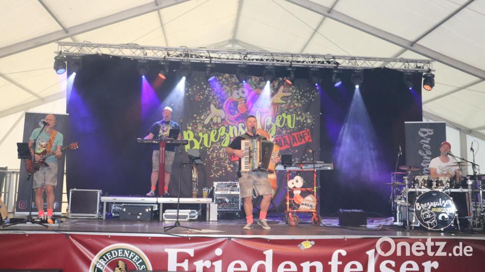 Die &quot;Brezensalzer&quot; aus Schwandorf sorgten am Festsamstag für Stimmung im Festzelt des SV Plößberg. Bild: flt