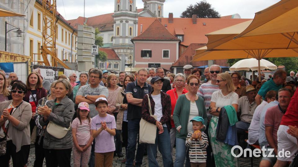 Der Johannisplatz war schon zum Auftakt proppenvoll. Bild: kro