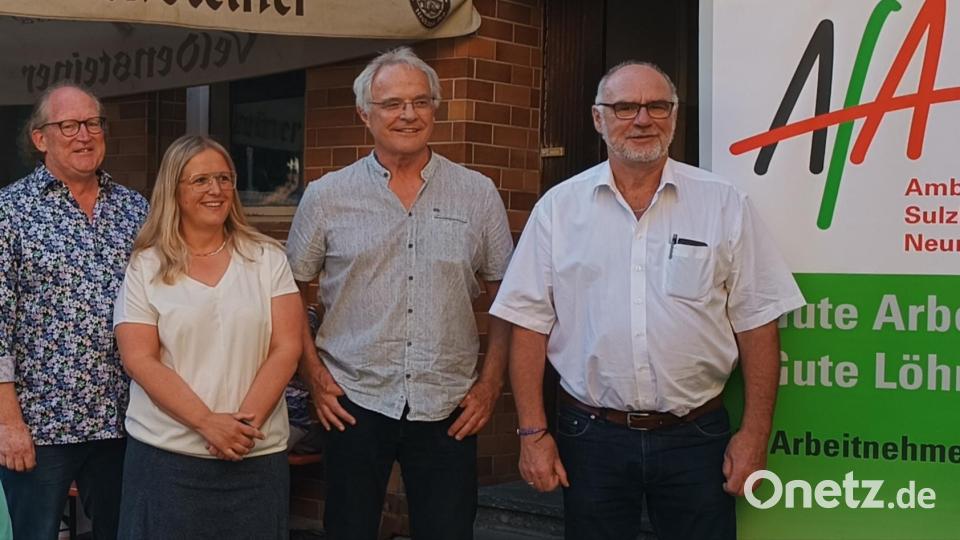Von links der Referent Armin Rüger mit den Bezirkstagskandidaten Simone Böhm-Donhauser (Amberg) und Bruno Lehmeier (Regensburg) sowie Karl-Heinz König, Vorsitzender des AfA-Unterbezirks Amberg-Sulzbach-Neumarkt. Bild: AfA/exb