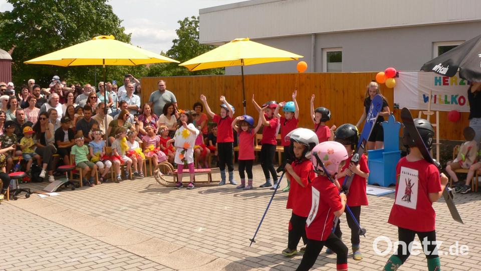 Mit tollen Aufführungen präsentieren sich die Buben und Mädchen beim Tag der offenen Tür im &quot;Haus der kleinen Hände&quot; in Oberwildenau. Bild: mh