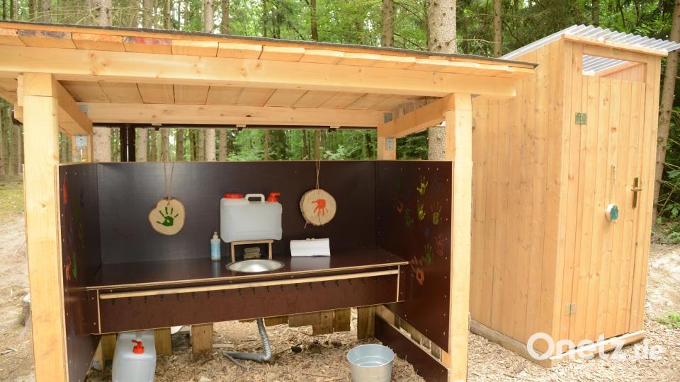 Der Sanitärbereich ist auf die Bedürfnisse der Kinder ausgerichtet. Bild: bey