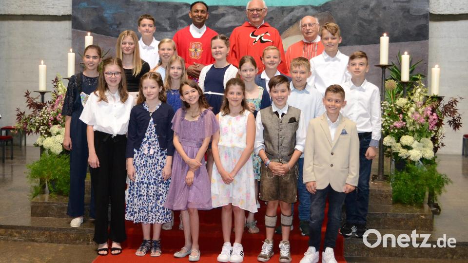 Die größte Firmgruppe mit 17 Mädchen und Jungen stellte die Pfarrei Pirk. Bild: kki