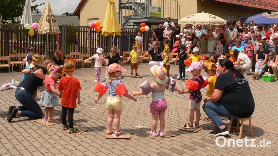 Mit tollen Aufführungen präsentieren sich die Buben und Mädchen beim Tag der offenen Tür im &quot;Haus der kleinen Hände&quot; in Oberwildenau. Bild: mh