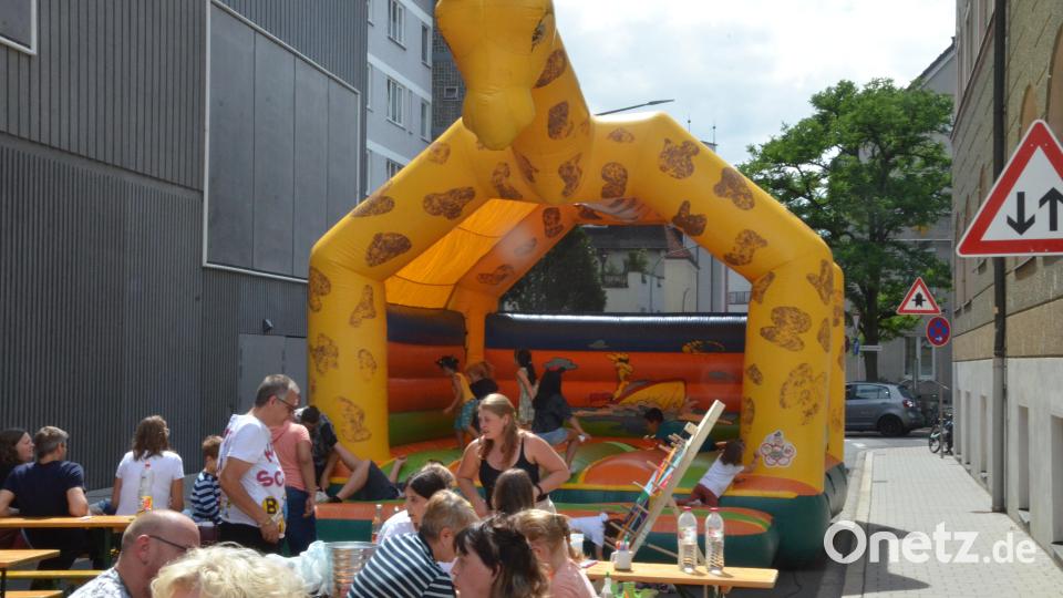 Für die kleinen Besucher des Michaelsfestes gibt es eine Hüpfburg. Bild: Kunz