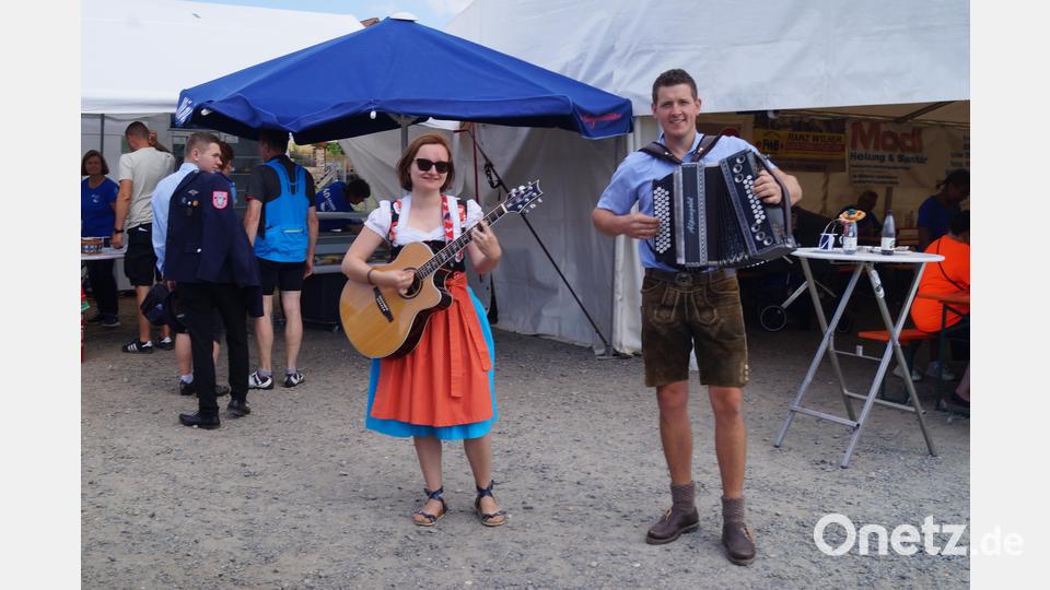 Das Weiherner Duo &quot;Bimberl und Schwester&quot; sorgte für die musikalische Unterhaltung. Bild: slh