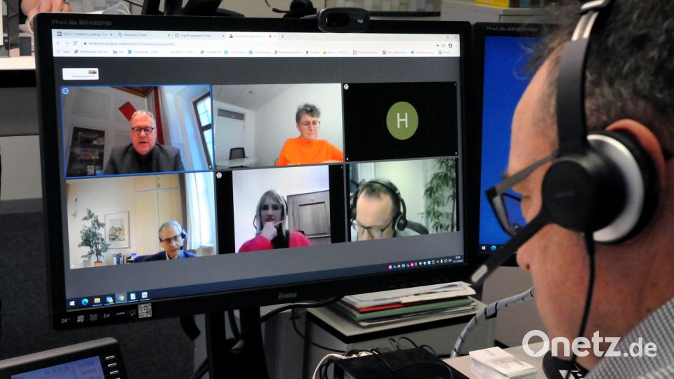 Richard Reisinger (oben links auf dem Bildschirm) hat während der Pandemie wie so viele Menschen Online-Erfahrung gesammelt. Das Foto stammt von einem Redaktionsgespräch 2020. Archivbild: Stephan Huber