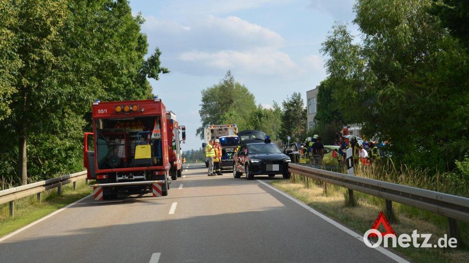 An der Berglerschleife hat es am Dienstagabend gekracht, weil eine nachfolgende Autofahrerin eine Abbiegerin übersehen hatte. Bild: dob