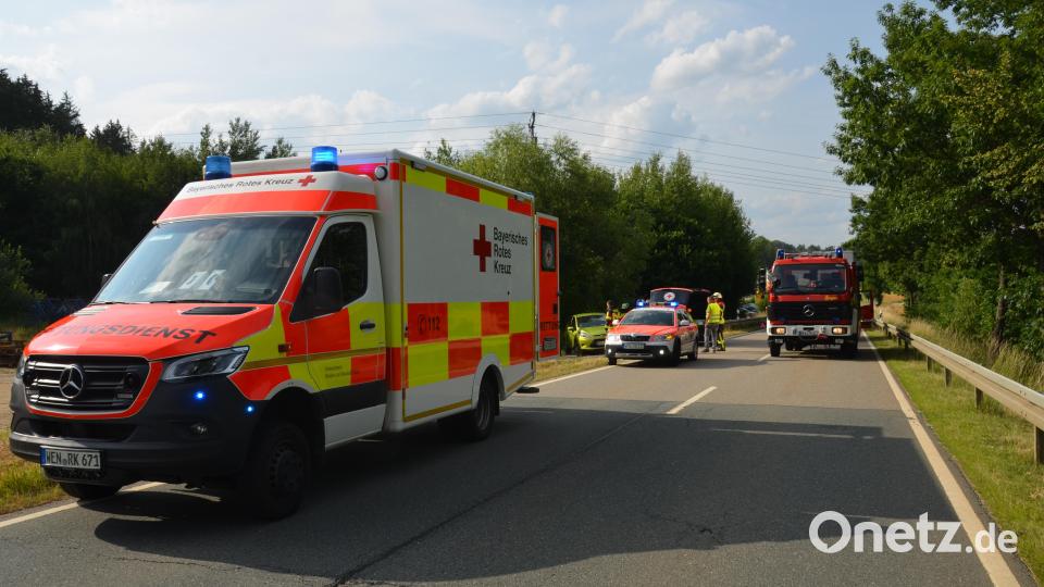 An der Berglerschleife hat es am Dienstagabend gekracht, weil eine nachfolgende Autofahrerin eine Abbiegerin übersehen hatte. Bild: dob