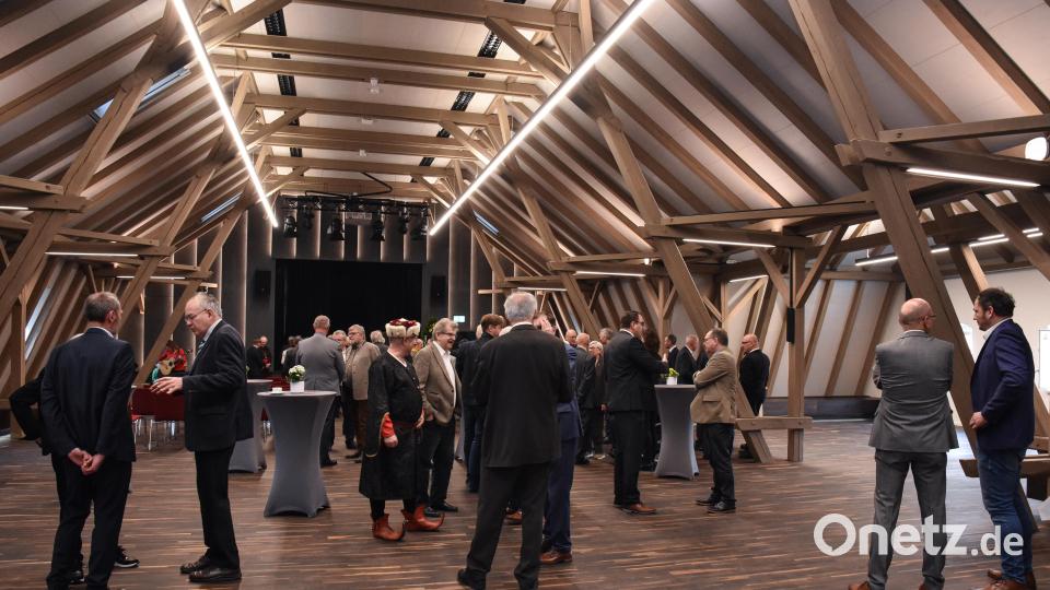 Im April 2023 wurde der neue Saal im Industrie- und Bergbaumuseum Theuern offiziell eröffnet. Bislang gibt es die Technik für Hybrid-Sitzungen des Kreistags nur hier. Archivbild: Stephan Huber