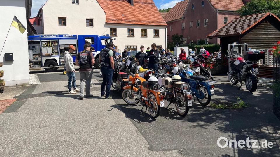 Zum Dorffest gehörte wieder ein Mokick-Treffen. Bild: Feuerwehr Eschenfelden/exb