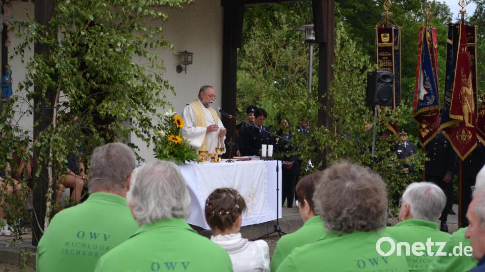So wie der OWV Michldorf/Irchenrieth nahmen auch zahlreiche andere Vereine aus dem Umland am Gottesdienst teil. Bild: kki