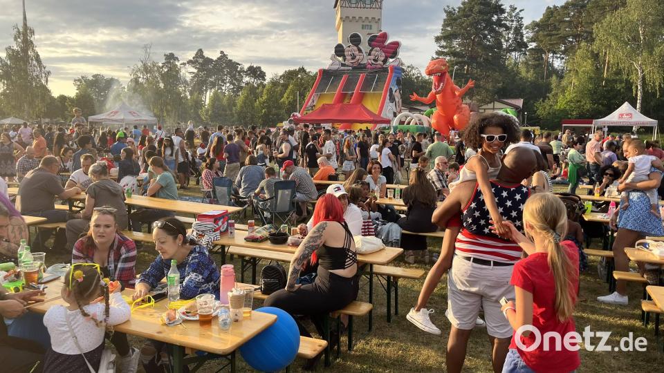 Mit Hüpfburgen, Bullriding, und Rutschen ist auch für die jüngsten Festbesucher einiges geboten. Bild: mor