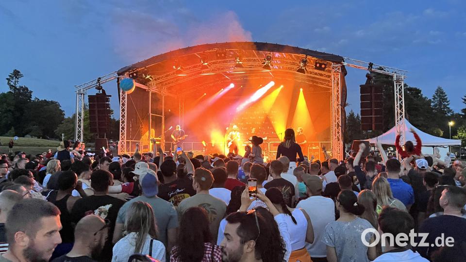 Die Band X-Ambassadors um Frontman Sam Harris d riss das Publikum begeisternd mit. Bild: mor