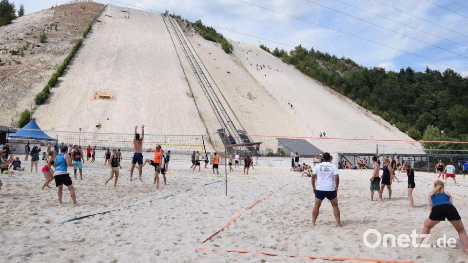 Das Ambiente am Monte Kaolino ist einzigartig – auch deshalb ist das Hobby-Turnier bei den Volleyballteams so beliebt. Bild: fv