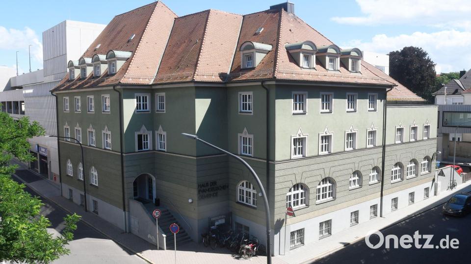 Nur noch wenige Monate wird das Haus der Evangelischen Gemeinde Teil des Stadtbilds sein. Ende des Jahres soll es dem Erdboden gleichgemacht werden. Archivbild: Gabi Schönberger